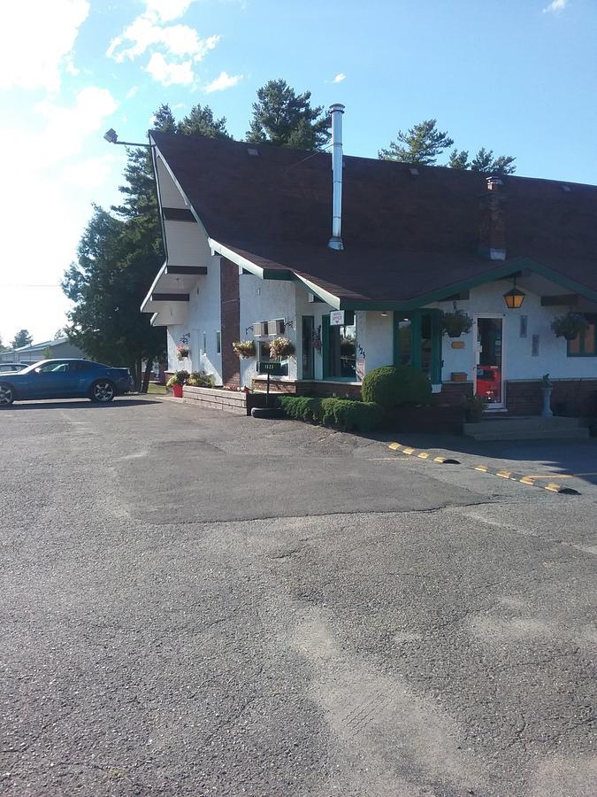 Motel Les Pins 그랜비 외부 사진